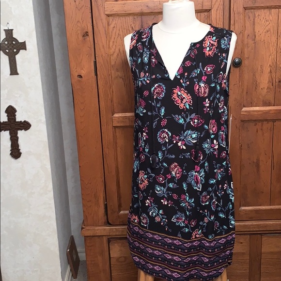 beachlunchlounge Dresses & Skirts - 🆕⭐️Midi NWT Black Floral Dress V-Nk w/Tassels🌺